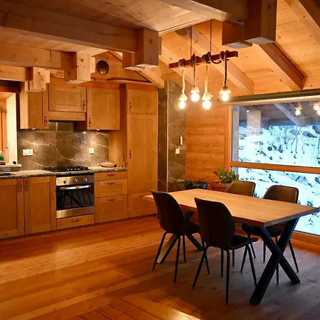 Consulat Des Elohim Chez Allan Et Lili-peace Pensjonat