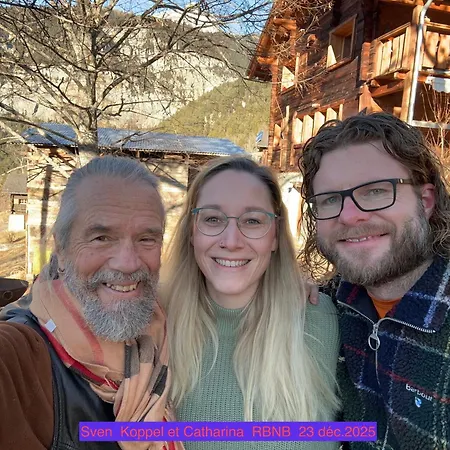 Consulat Des Elohim Chez Allan Et Lili-peace Maison d'hôtes 4*